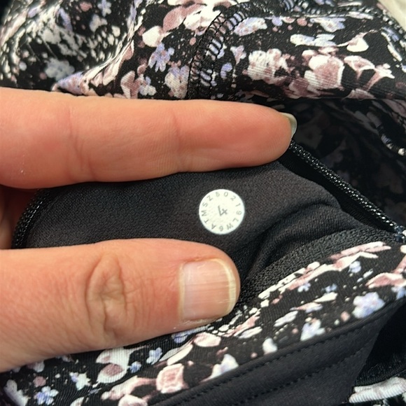 Lululemon Pace Rival Crop *22" Floral Spritz Multi / Black - Picture 6 of 7